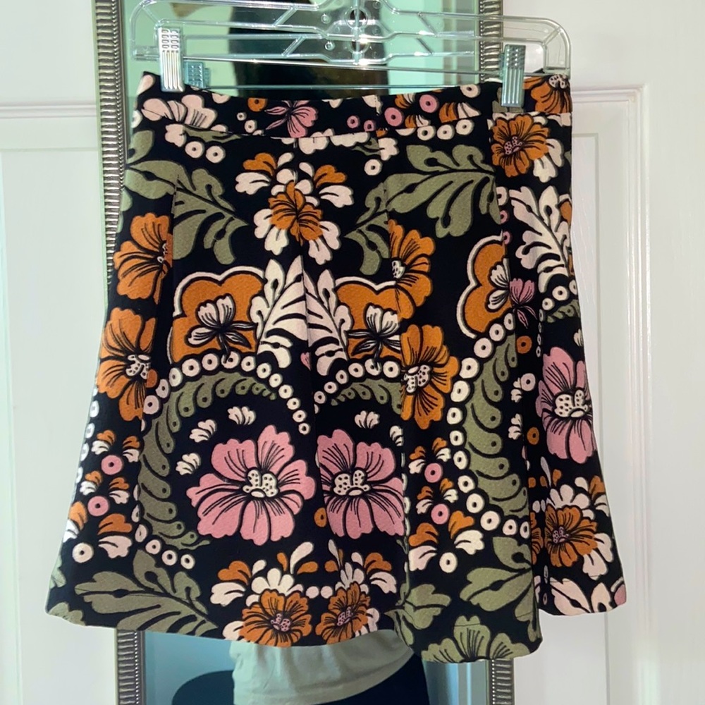 H&M fun retro floral print skirt - Size 6